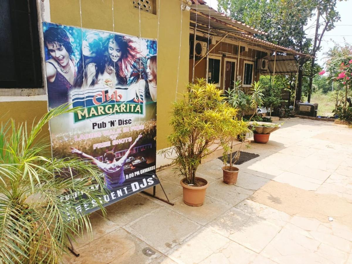 Beach Xaviers Guest House Colva Exterior photo
